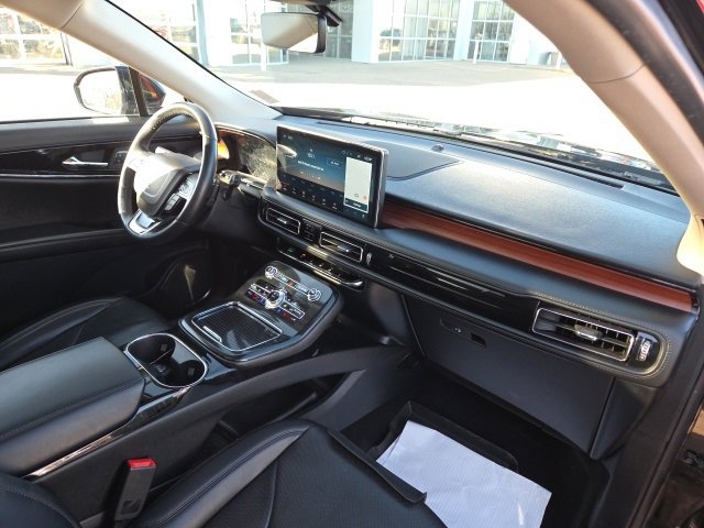 Used 2023 Lincoln Nautilus Reserve image 13