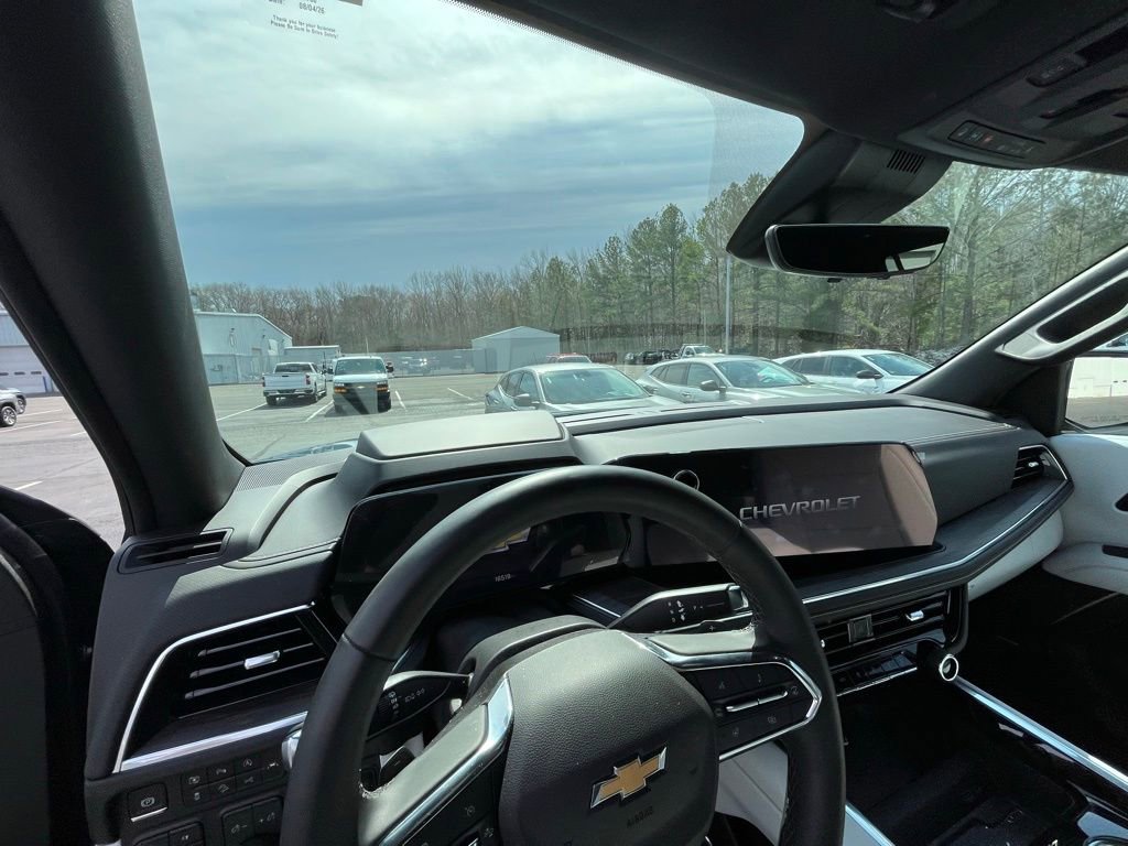 Used 2025 Chevrolet Suburban Premier image 10