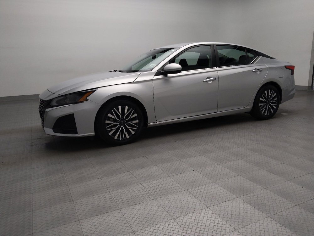 Used 2023 Nissan Altima 2.5 SV image 2