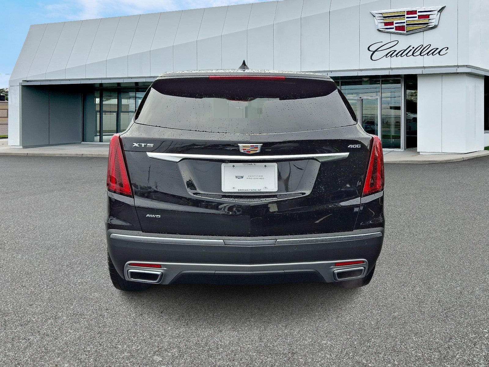Certified 2024 Cadillac XT5 Premium Luxury w/ LPO, Floor Liner Package AWD/4WD image 4