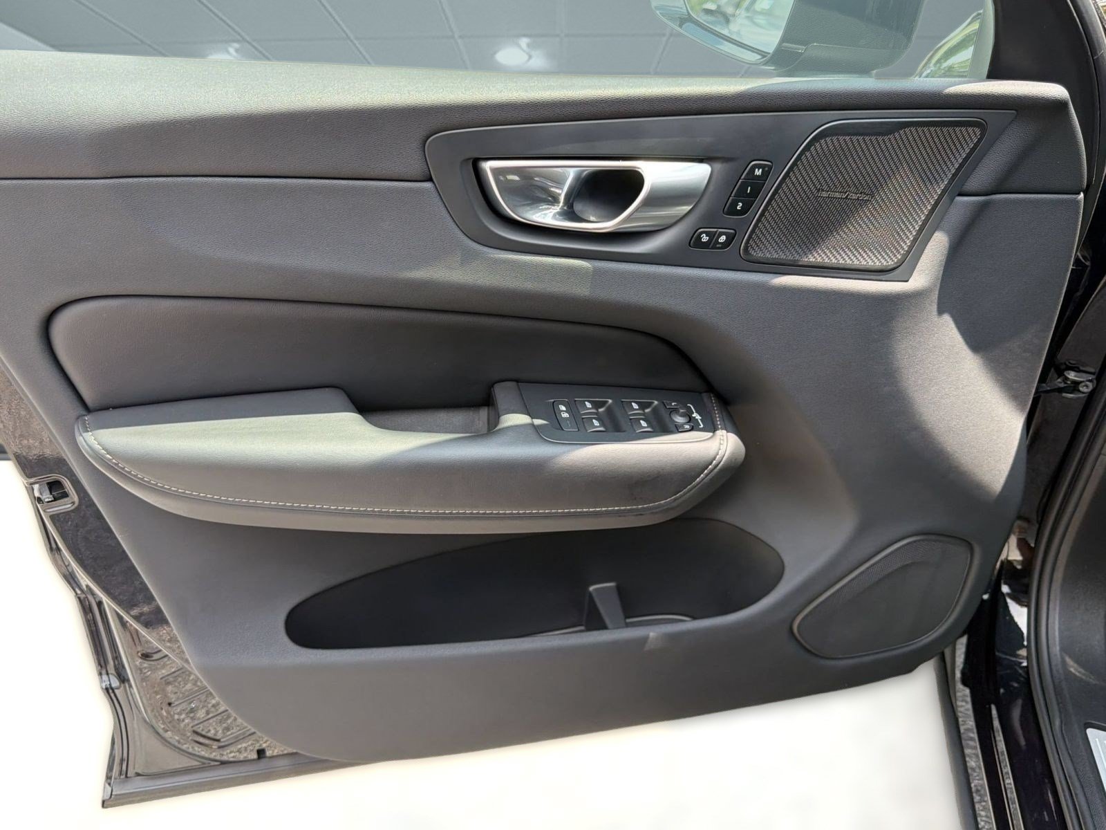 Certified 2024 Volvo XC60 B5 Ultimate w/ Protection Package Premier AWD/4WD image 27