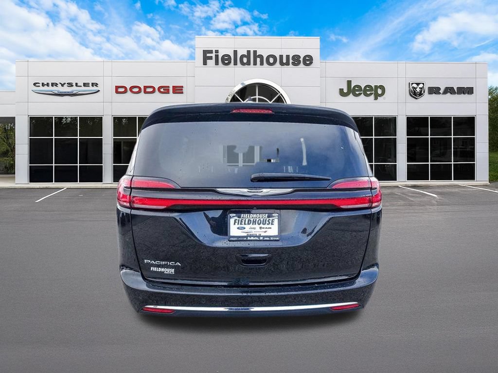 Used 2023 Chrysler Pacifica Touring-L FWD image 6