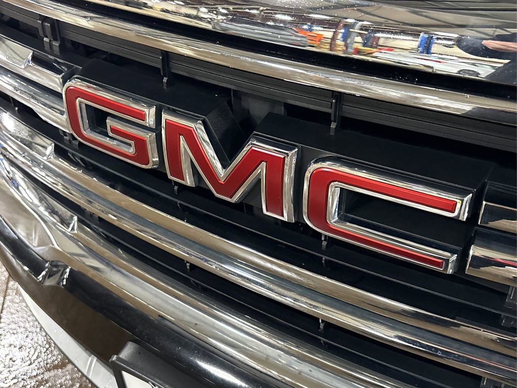 Used 2023 GMC Acadia SLE w/ Driver Convenience Package image 14