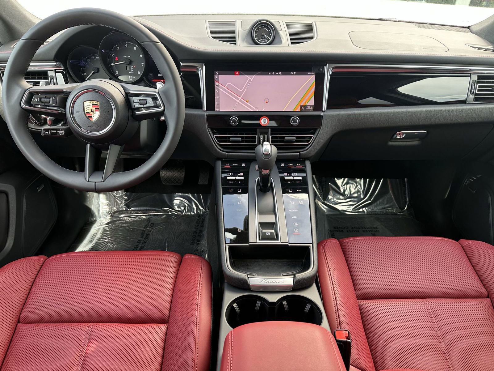 Certified 2025 Porsche Macan AWD/4WD image 13