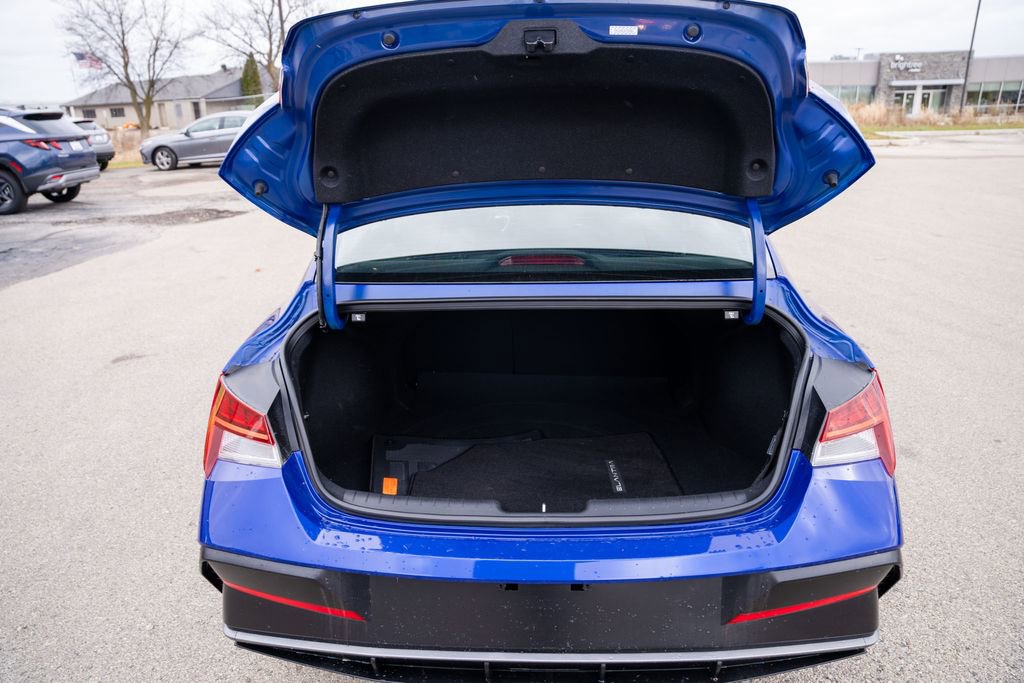 Certified 2024 Hyundai Elantra SEL w/ Convenience Package image 10