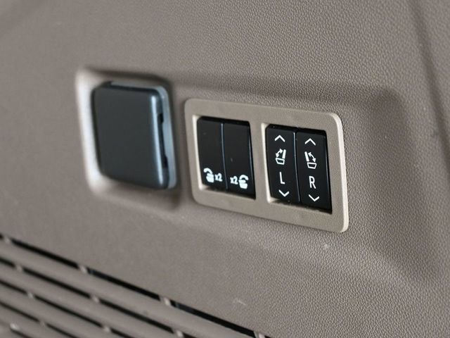 Used 2021 GMC Yukon XL Denali w/ Denali Premium Package image 42