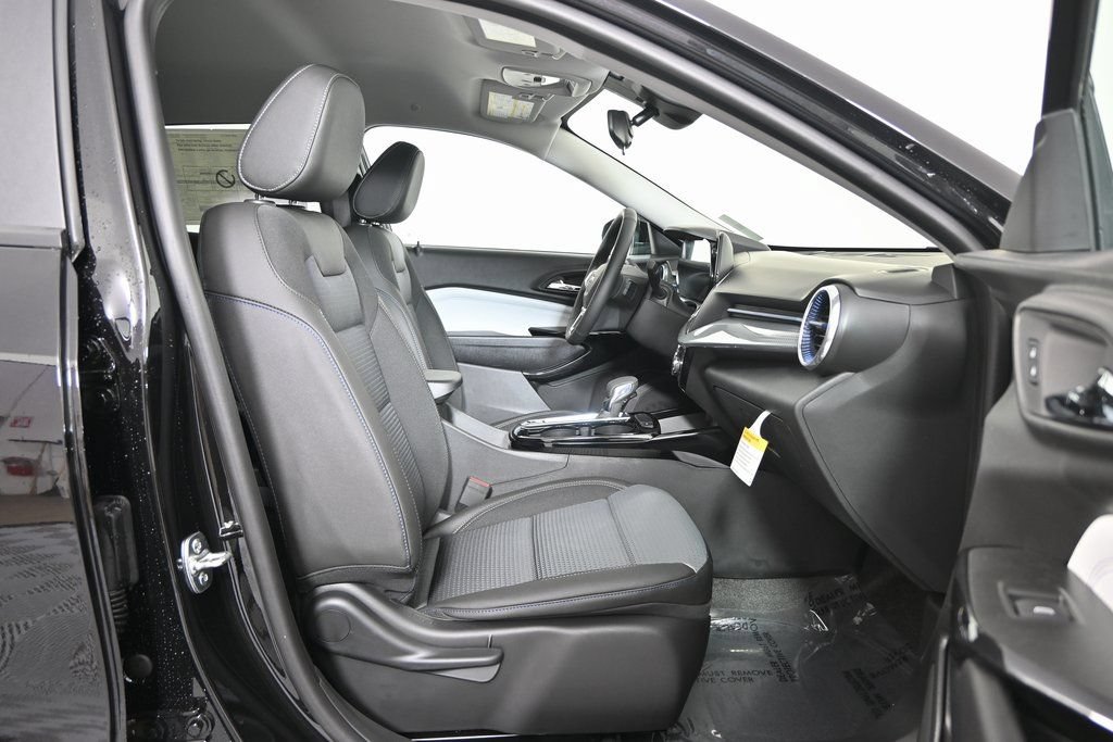 New 2026 Chevrolet Trax LT w/ Driver Confidence Package FWD image 13