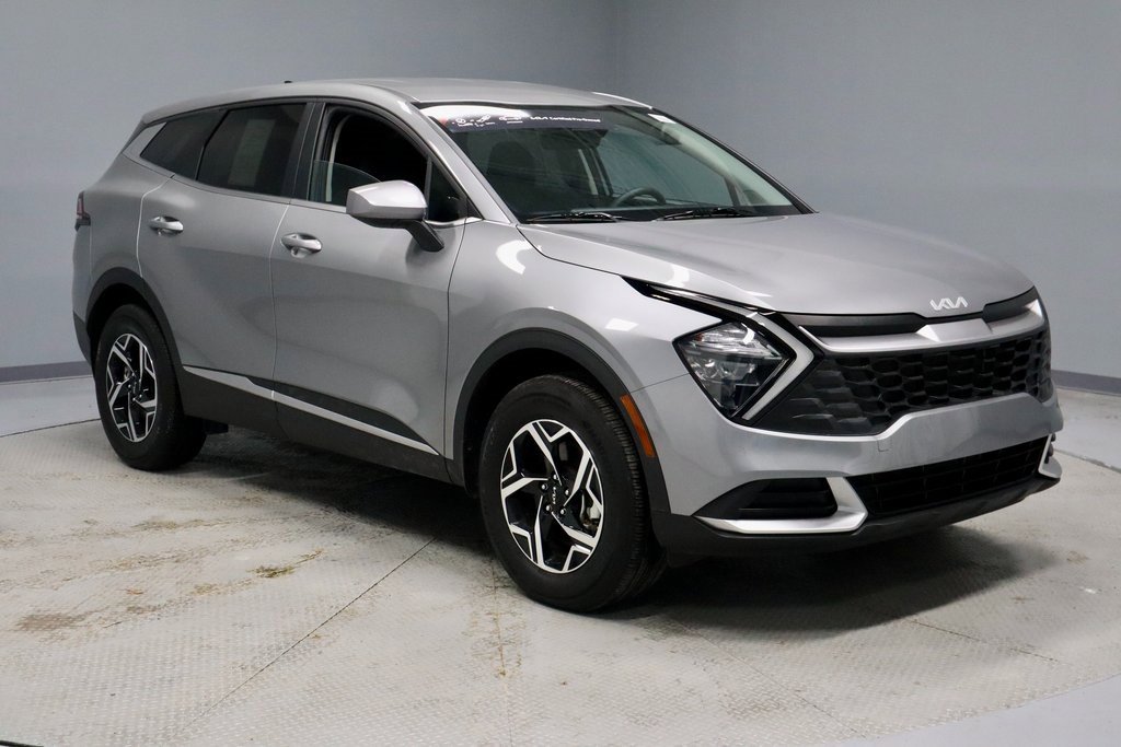 Used 2023 Kia Sportage LX image 1
