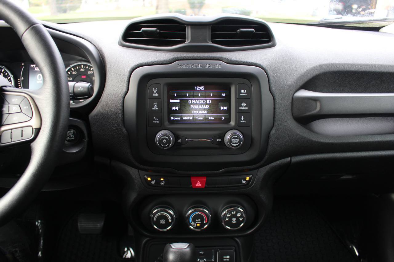 Used 2016 Jeep Renegade Latitude w/ Cold Weather Group FWD image 27