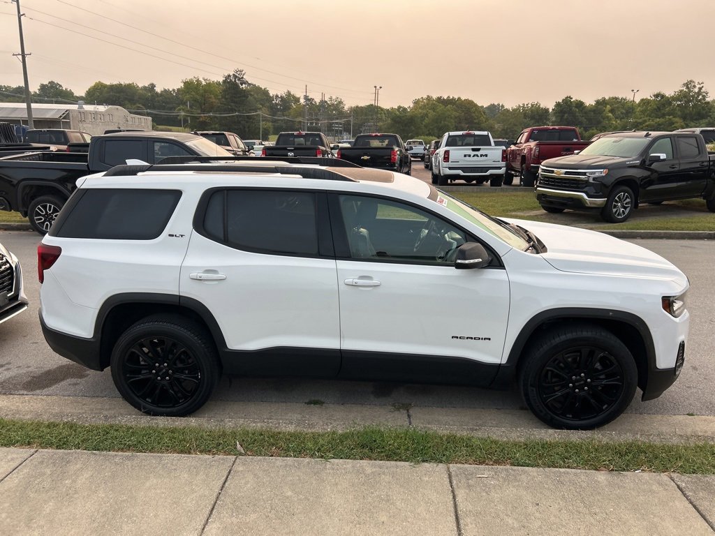 Used 2022 GMC Acadia SLT w/ Elevation Edition image 4