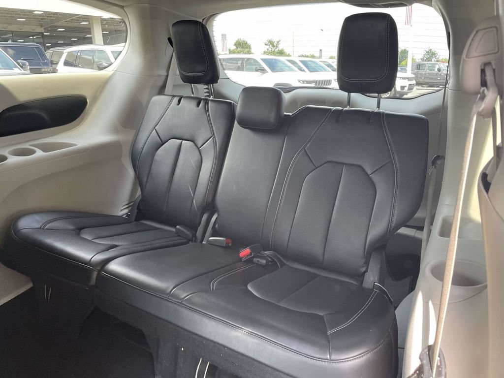 Certified 2024 Chrysler Pacifica Touring-L FWD image 19