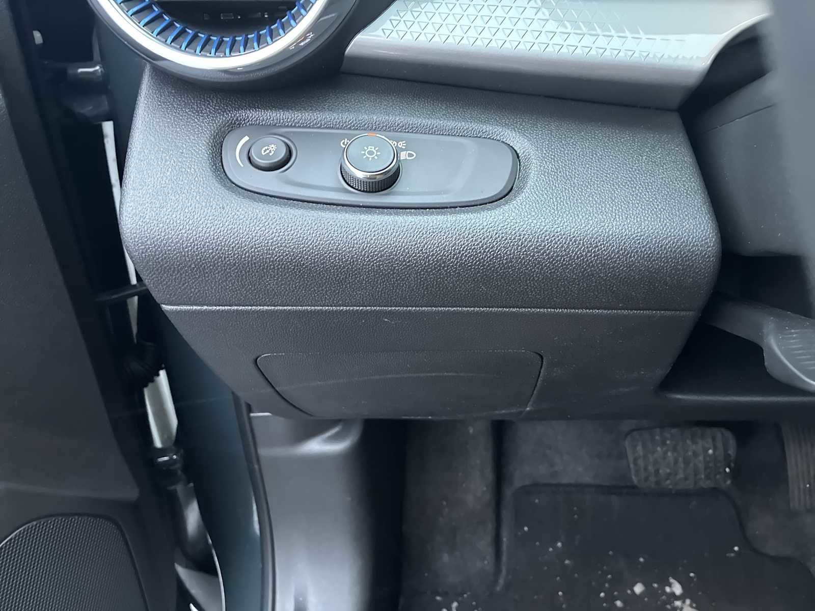 Used 2025 Chevrolet Trax LT w/ Driver Confidence Package image 17