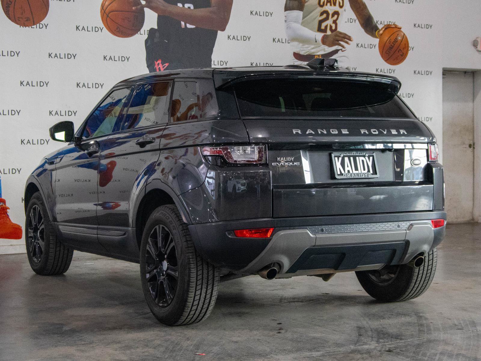 Used 2017 Land Rover Range Rover Evoque SE Premium image 21