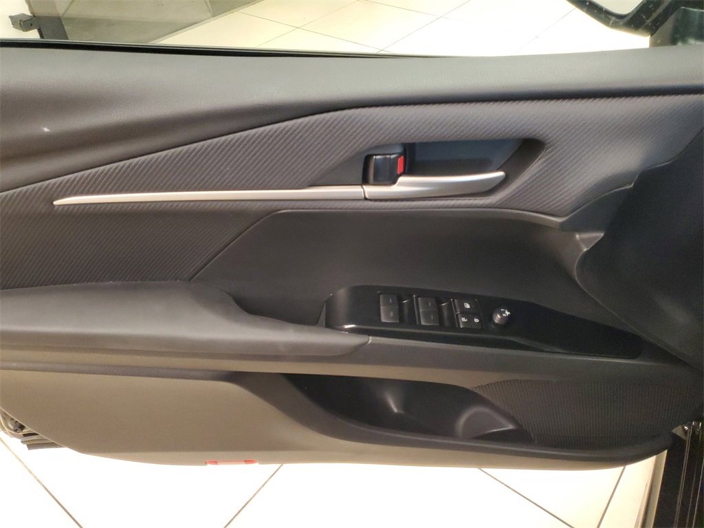 Used 2025 Toyota Camry SE w/ Convenience Package image 18