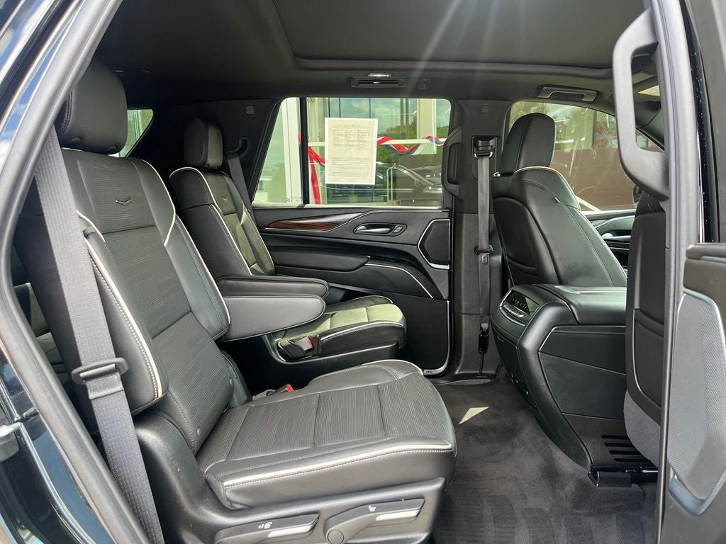 Used 2024 Cadillac Escalade Premium Luxury AWD/4WD image 21