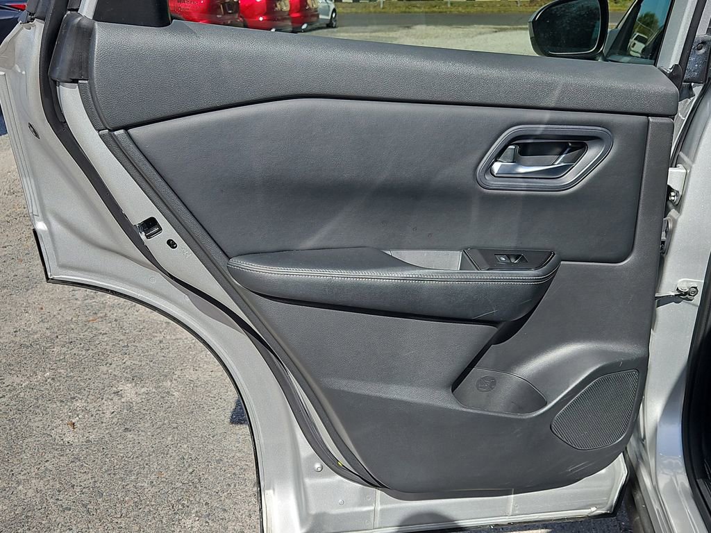 Used 2024 Nissan Rogue SV image 15