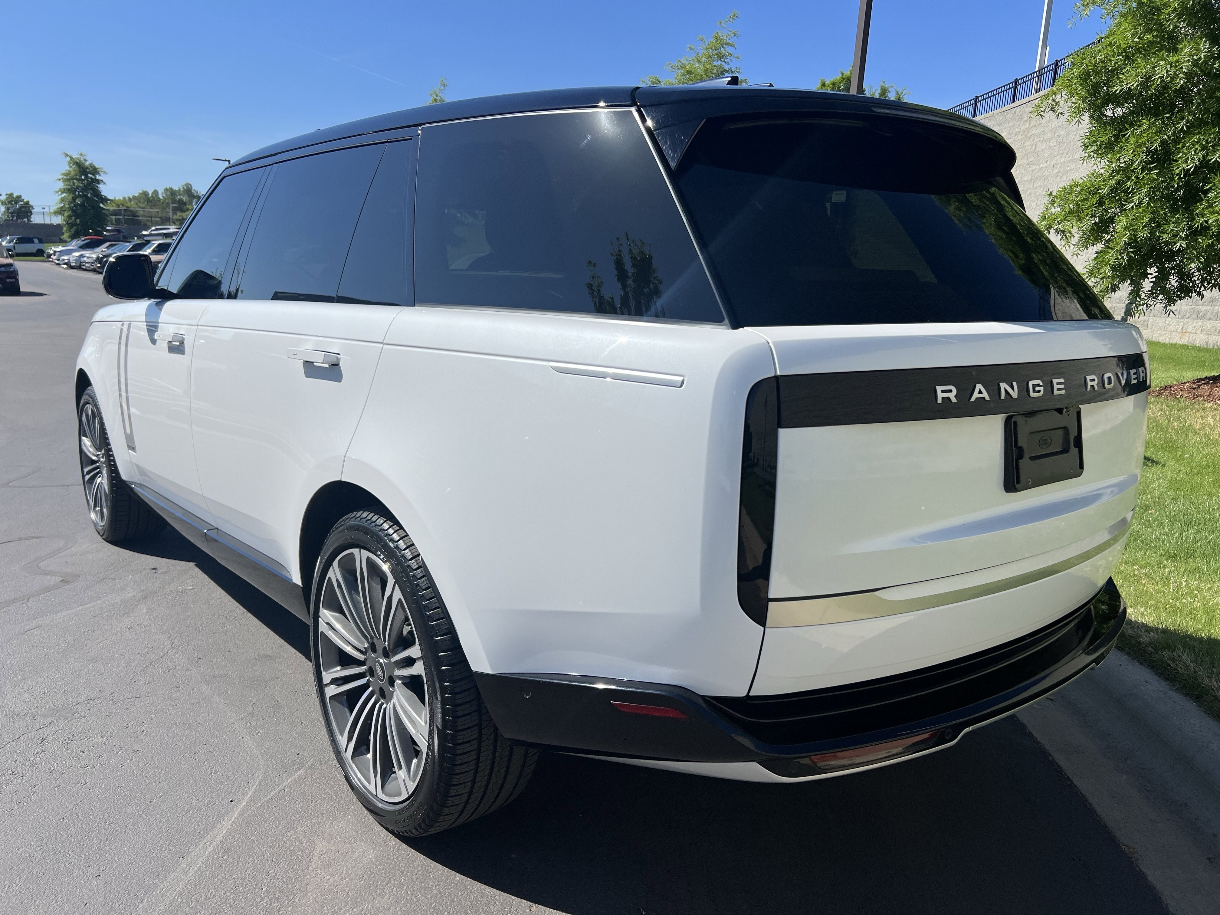 Certified 2024 Land Rover Range Rover Long Wheelbase Autobiography AWD/4WD image 5