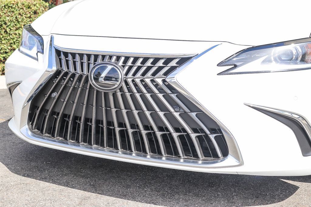 Used 2025 Lexus ES 300h w/ Premium Package FWD image 5