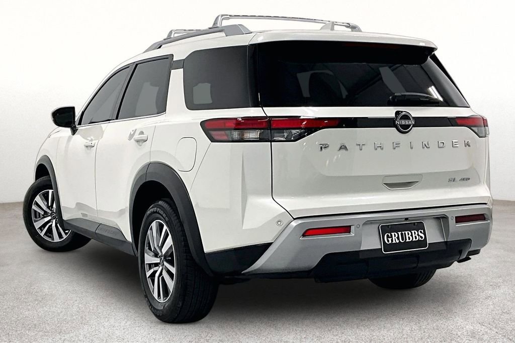 Used 2023 Nissan Pathfinder SL AWD/4WD image 14