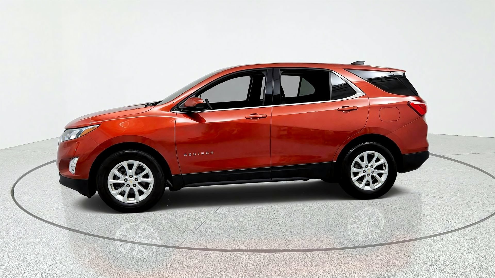 Used 2020 Chevrolet Equinox LT FWD image 2