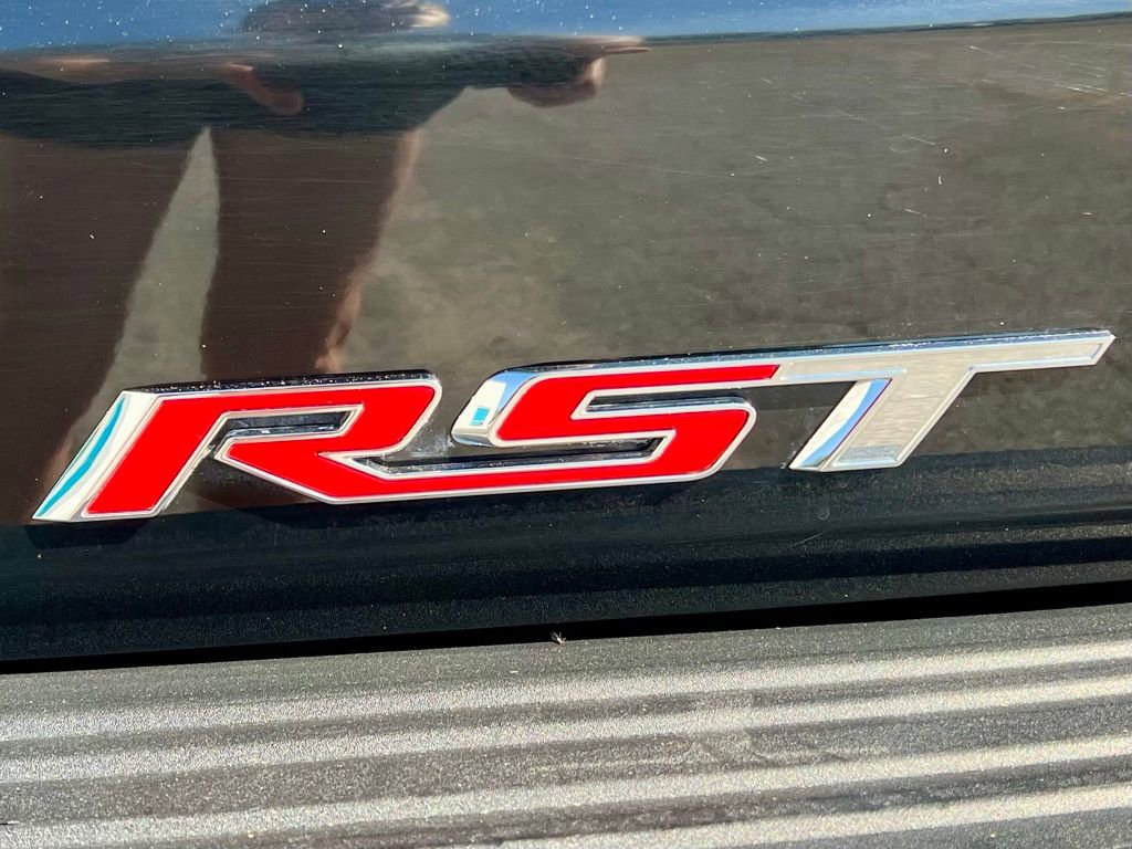 Used 2023 Chevrolet Suburban RST w/ Luxury Package image 17