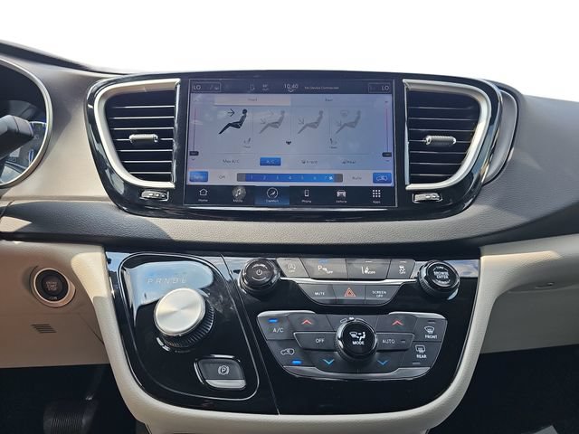 Used 2024 Chrysler Pacifica Touring-L FWD image 19