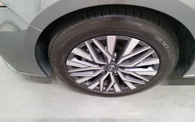 Used 2025 Nissan Altima 2.5 SV FWD image 29