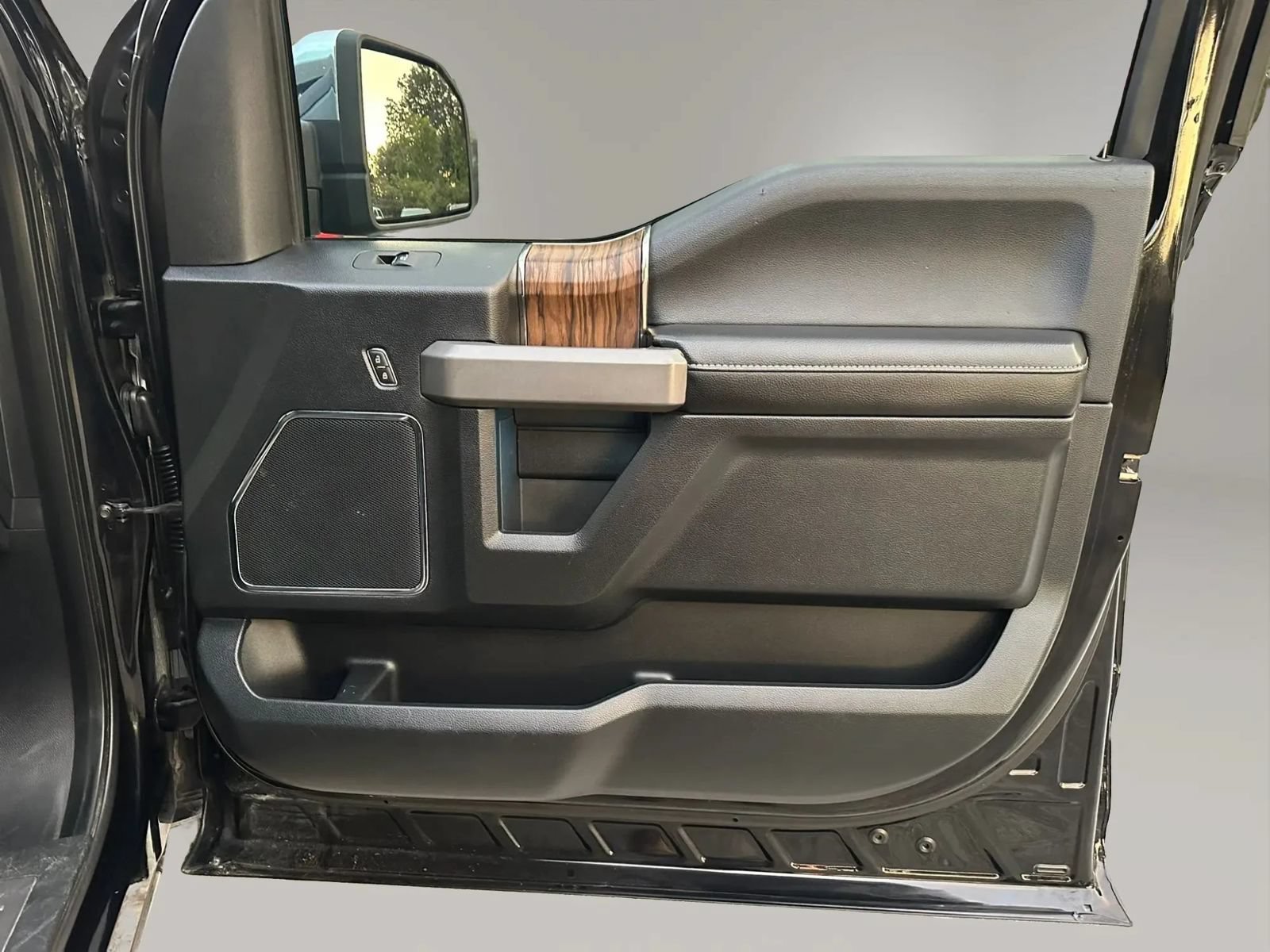 Used 2019 Ford F150 Platinum w/ Trailer Tow Package AWD/4WD image 24