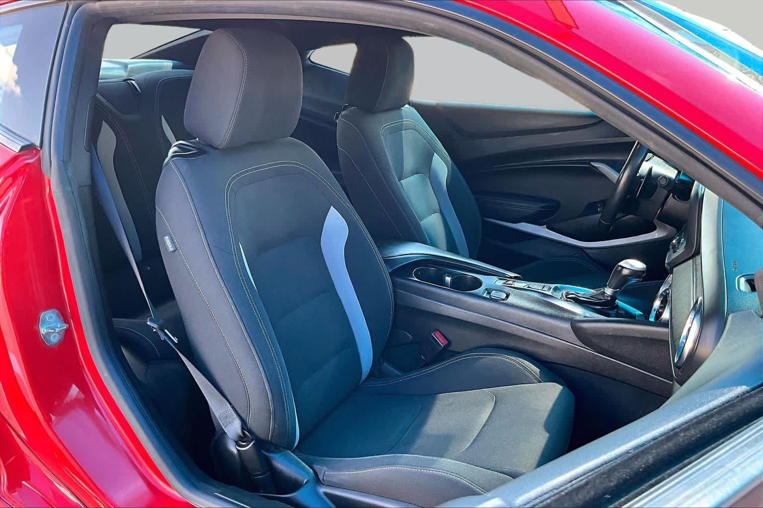 Used 2022 Chevrolet Camaro LT RWD image 9