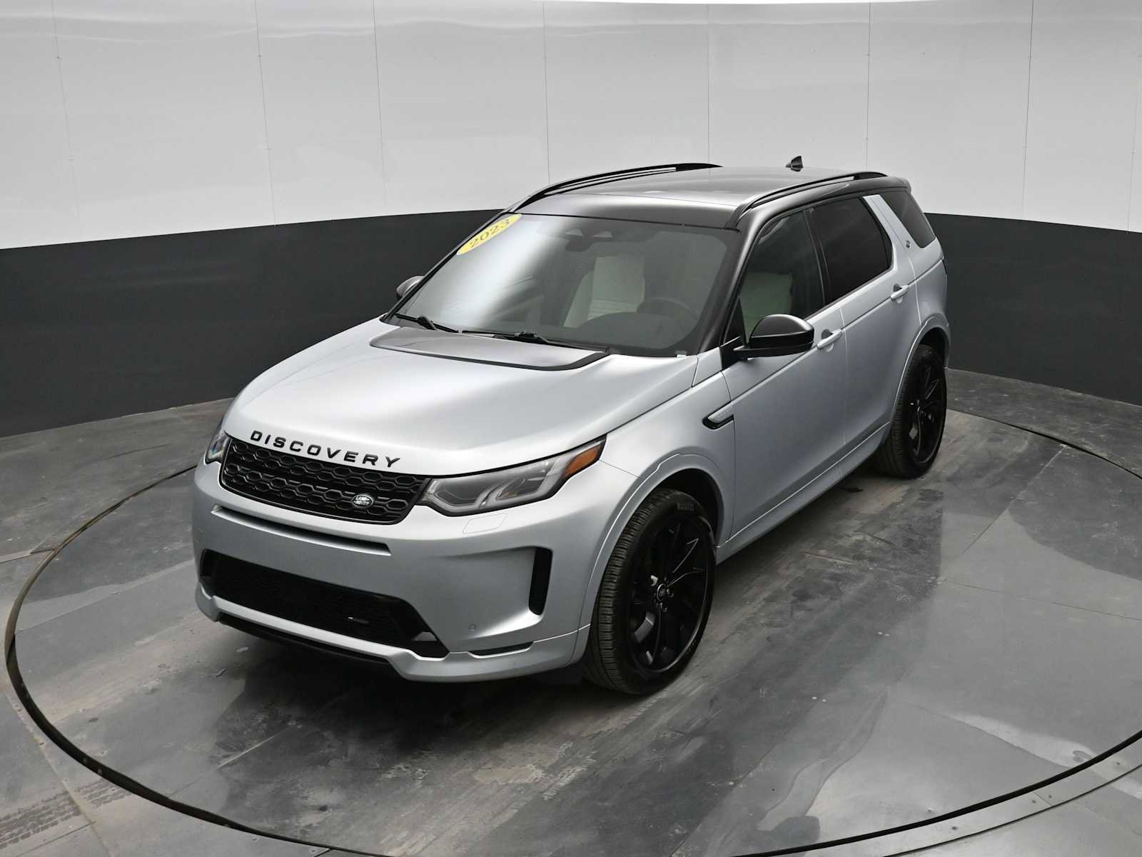 Used 2023 Land Rover Discovery Sport SE R-Dynamic image 24