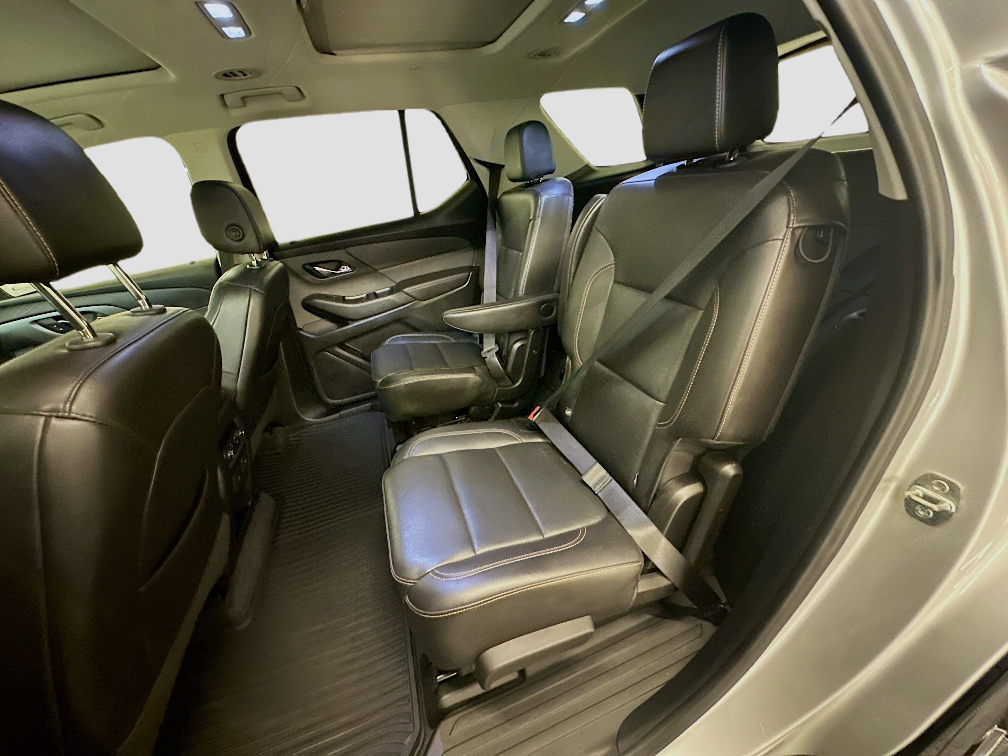 Used 2020 Chevrolet Traverse Premier w/ Redline Edition image 30