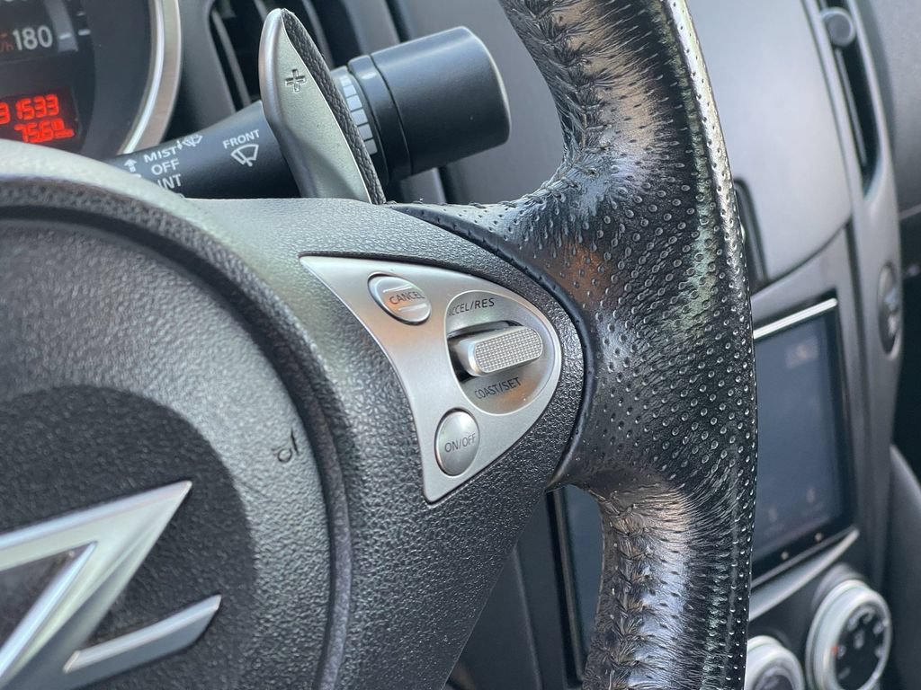 Used 2018 Nissan 370Z Roadster RWD image 23