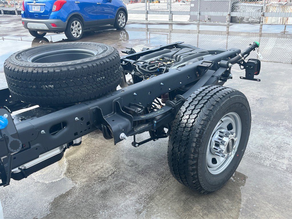 New 2026 Ford F350 XL w/ XL Chrome Package image 31