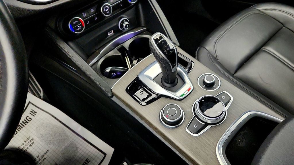Used 2022 Alfa Romeo Stelvio Ti AWD/4WD image 17