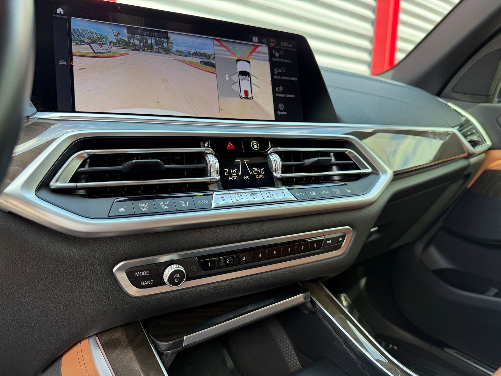 Used 2022 BMW X5 sDrive40i w/ M Sport Package RWD image 25