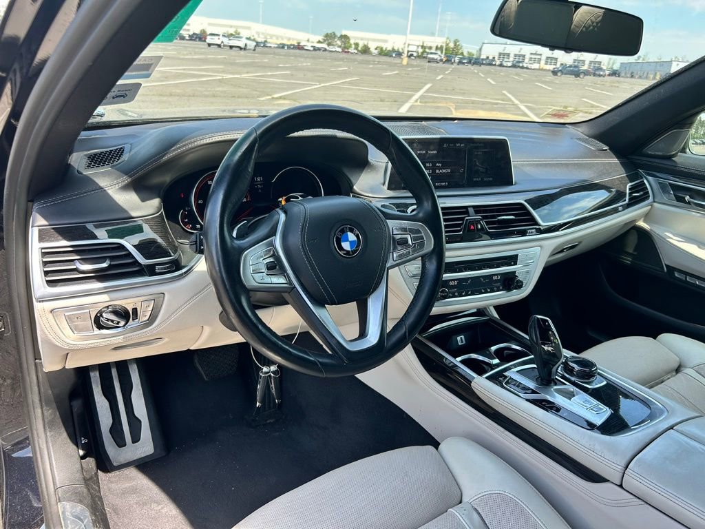 Used 2017 BMW 750i xDrive AWD/4WD image 13