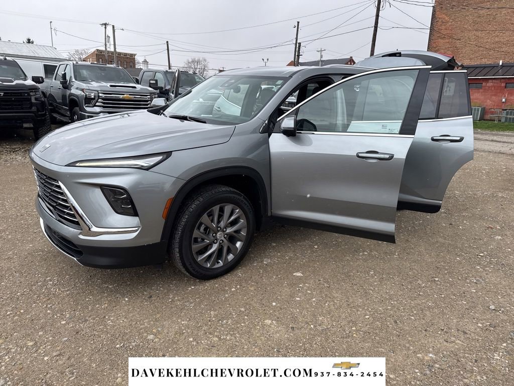 Used 2025 Buick Enclave Preferred w/ Power Package image 28