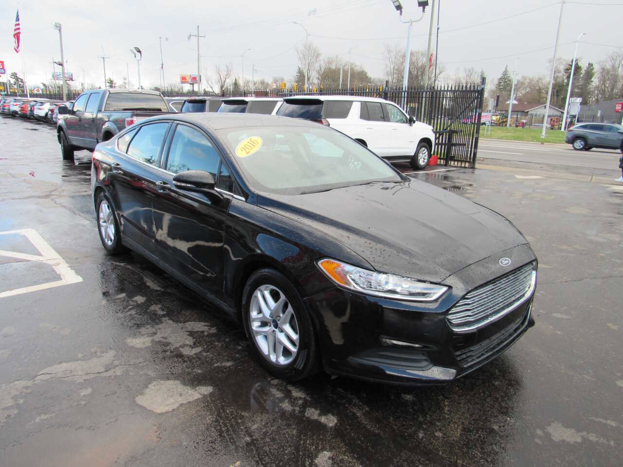 Used 2016 Ford Fusion SE image 3