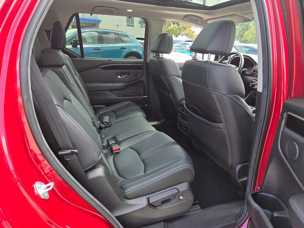 Certified 2025 Honda Pilot Touring image 17
