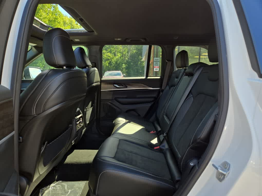 New 2026 Jeep Grand Cherokee Altitude AWD/4WD image 26
