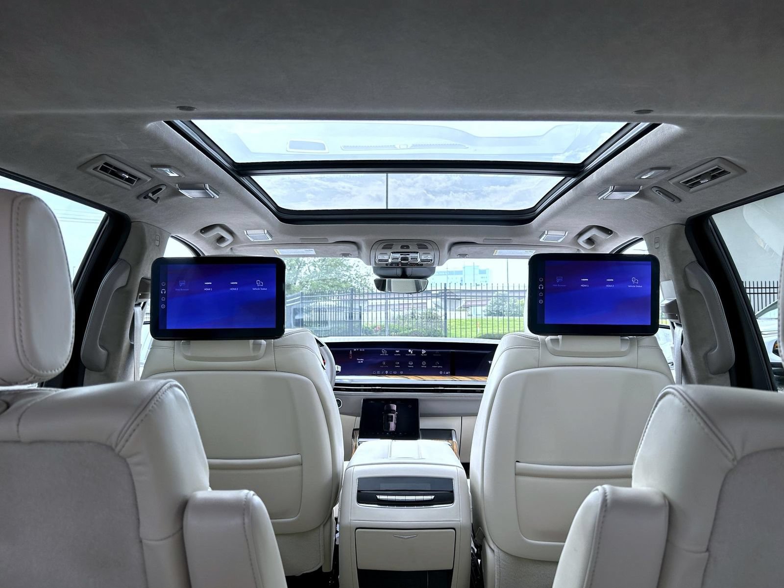 Used 2025 Cadillac Escalade Sport Platinum AWD/4WD image 24