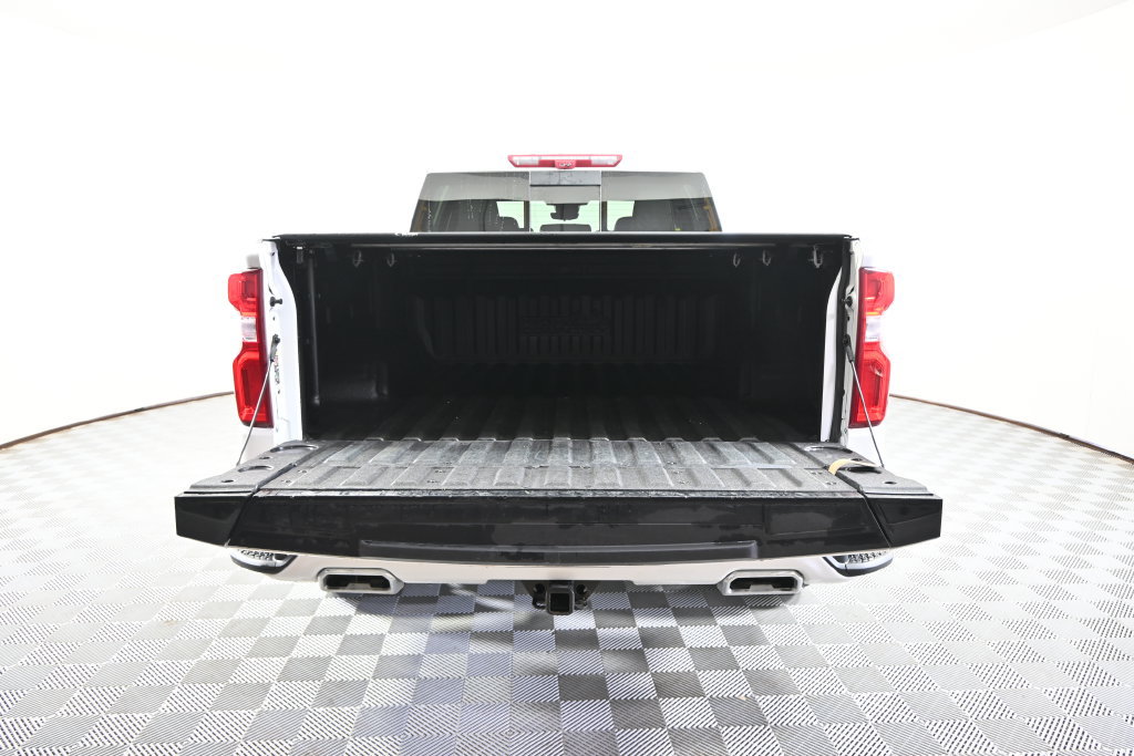 Used 2024 Chevrolet Silverado 1500 High Country w/ Technology Package AWD/4WD image 6