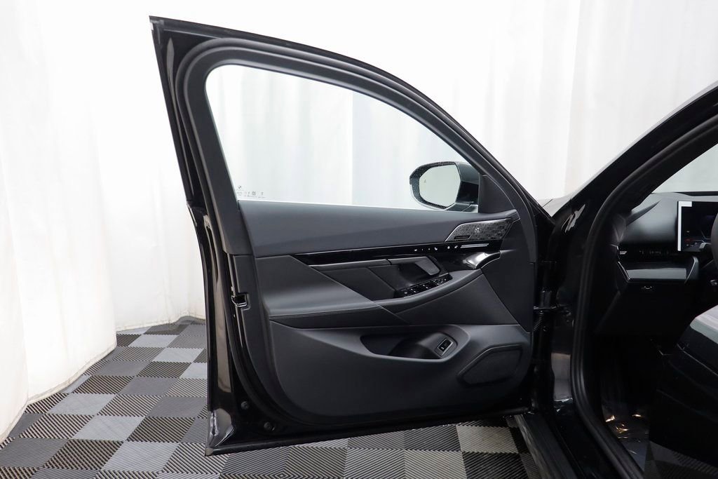 New 2026 BMW 530i xDrive w/ Premium Package image 4