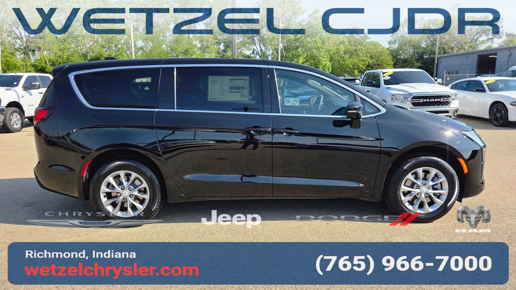 New 2027 Chrysler Pacifica Select AWD/4WD image 8