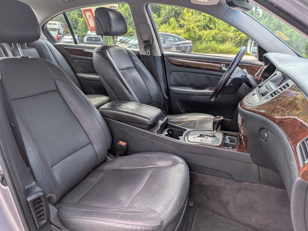 Used 2010 Hyundai Genesis 3.8 RWD image 27