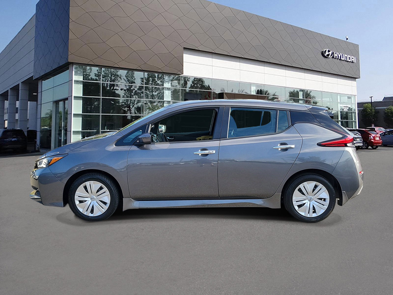 Used 2025 Nissan Leaf S FWD image 3