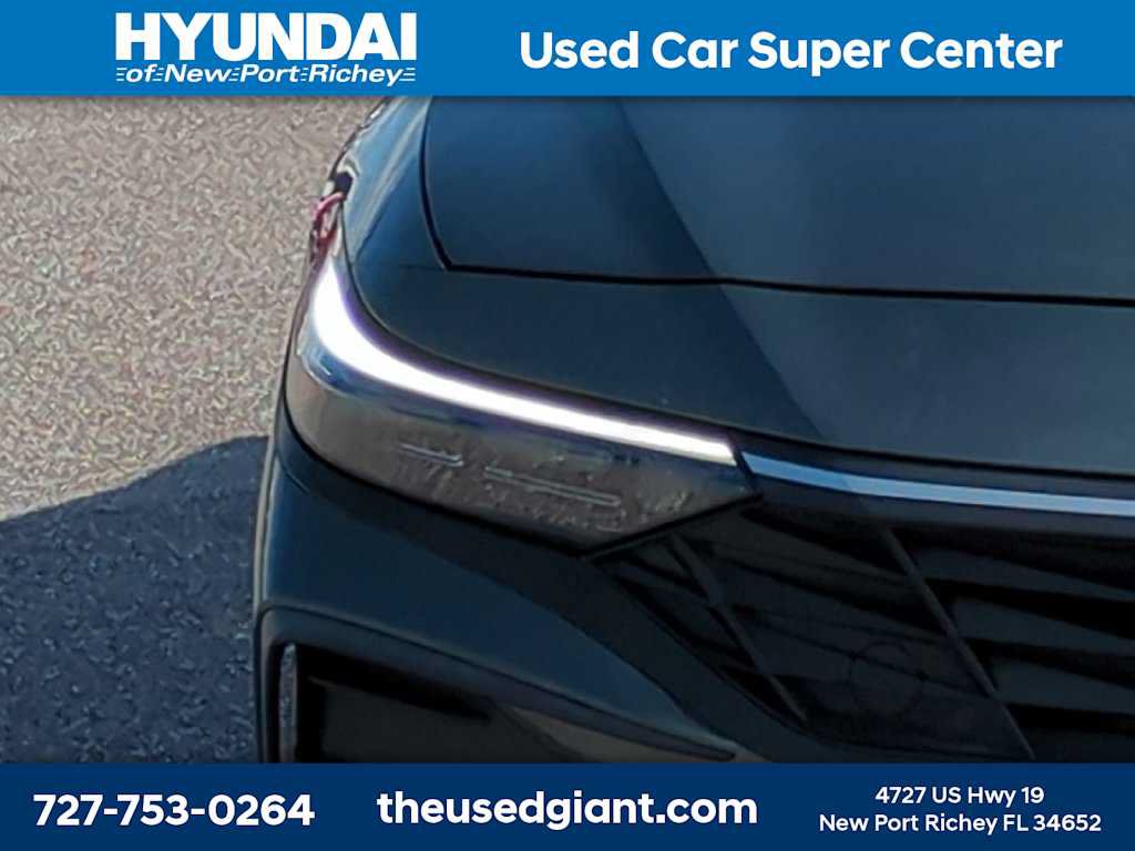 Used 2025 Hyundai Elantra SE FWD image 9