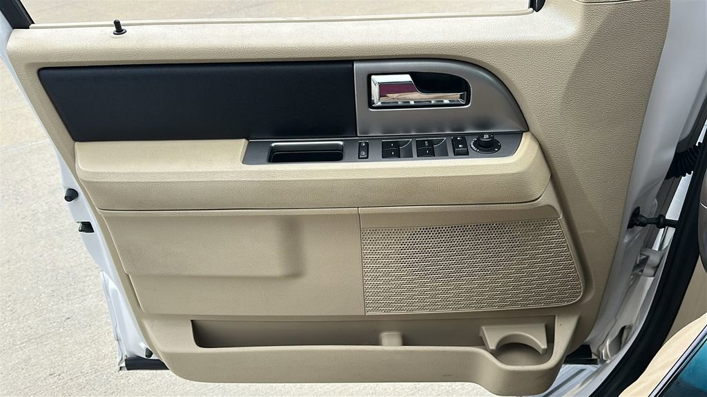 Used 2017 Ford Expedition EL XLT w/ Equipment Group 202A RWD image 19