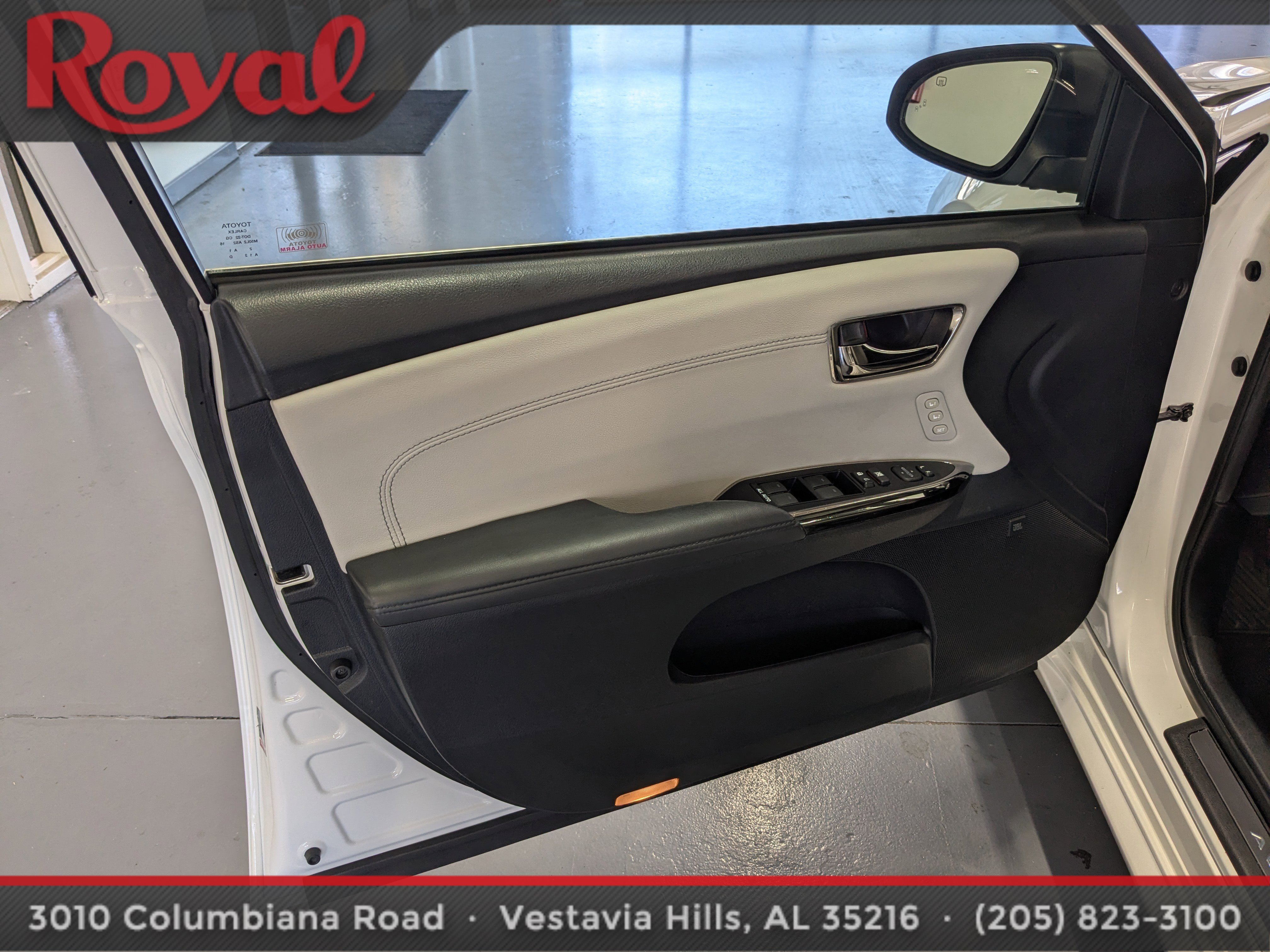 Used 2016 Toyota Avalon Limited image 14
