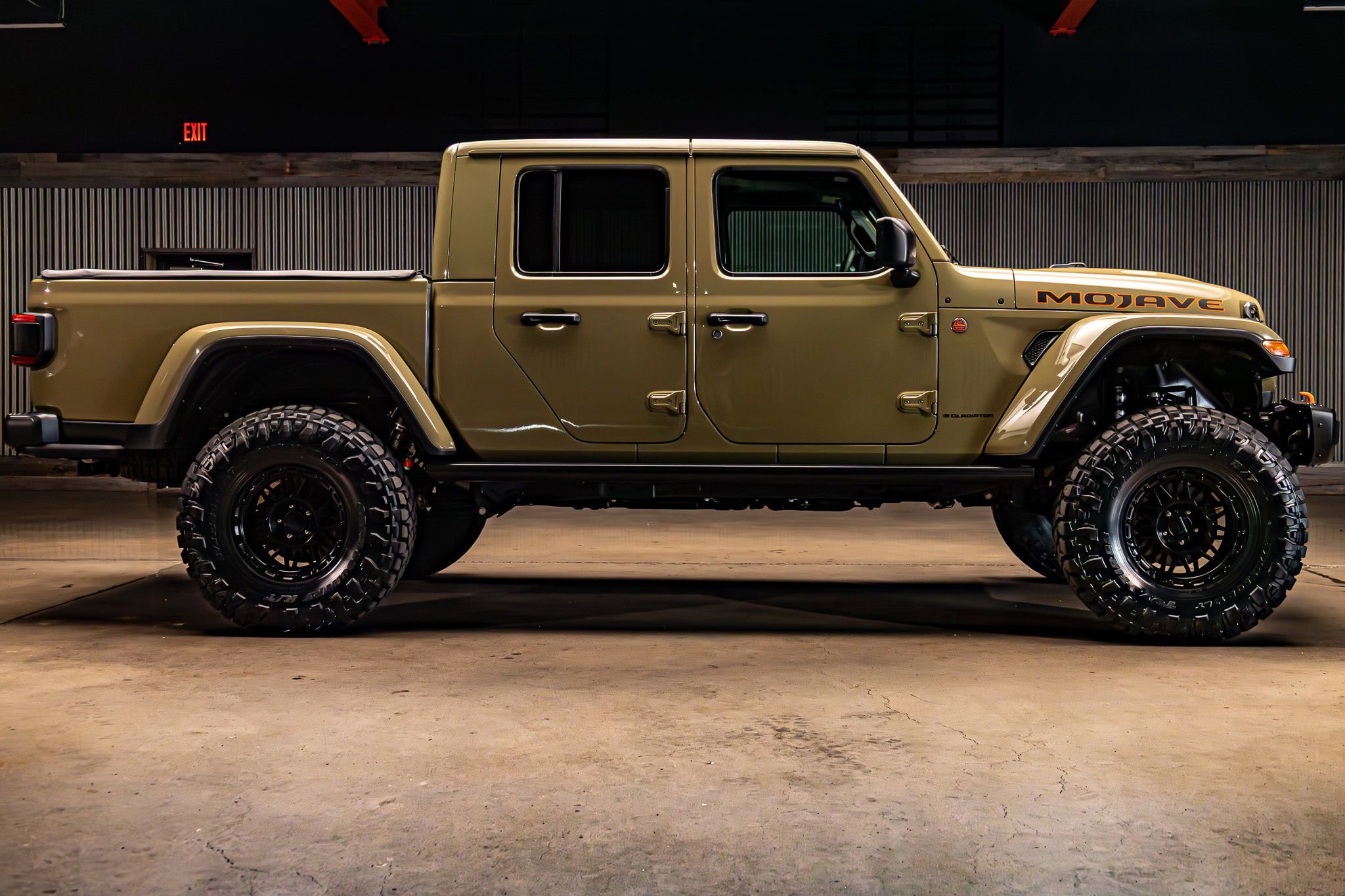 Used 2025 Jeep Gladiator Mojave image 11